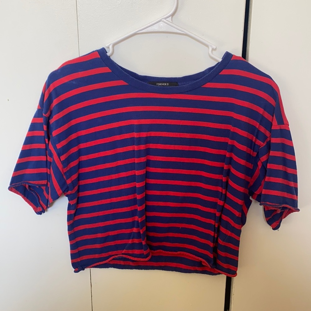 Forever 21 cropped tee.